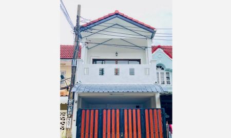 ขายทาวน์เฮาส์ - หมู่บ้านฉัตรเกล้า นวมินทร์ 153 เขตบึงกุ่ม ทาวน์เฮ้าส์ รีโนเวทใหม่ 2 นอน 2 น้ำ ใกล้ MRT สถานีคู้บอน