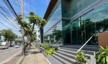 ให้เช่าอาคารพาณิชย์ / สำนักงาน - ให้เช่า โชว์รูม Showroom ชั้น 1 / ริมถนนรัชดาภิเษก (รัชวิภา) ใกล้แยกประชานุกูล เหมาะเป็น Showroom รถยนต์ , อื่น ๆ
