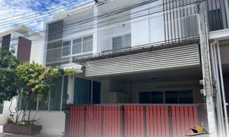 ให้เช่าทาวน์เฮาส์ - ให้เช่าทาวน์เฮาส์2ชั้น ต่อเติมพร้อมเข้าอยู่ ทำเลดีเข้าออกได้หลายเส้นทาง ใกล้สุขุมวิท-ถนนข้าวหลาม