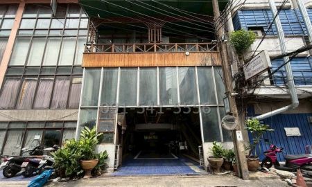 ขายอาคารพาณิชย์ / สำนักงาน - ขายอาคารพาณิชย์ 2 คูหา 4 ชั้น โครงสร้างแข็งแรงมาก โบ๊เบ๊ ซ.วัดบรมนิวาส แยก 4 ใจกลางเมือง เหมาะลงทุนปล่อยเช่า