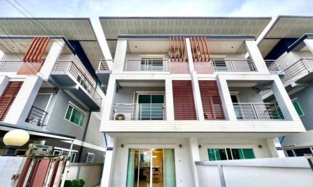 ให้เช่าทาวน์เฮาส์ - ทาวน์โฮม 3 ชั้น ทำเลดี เขาน้อยใกล้เดอะชิลด์ บ้านตรงปกพร้อมเข้าอยู่