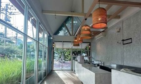 ให้เช่าอาคารพาณิชย์ / สำนักงาน - 11 จอดรถ เจริญกรุง 68-77 จันทน์ ให้เช่าร้าน cafe 1 นอน 2 น้ำ 38ตร.ม. BTS สะพานตากสิน 1.2 กม. ทำเลดี เอเชียทีค 950ม