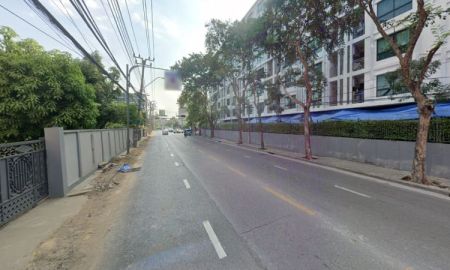 ขายที่ดิน - ขายที่ดินพร้อมสิ่งปลูกสร้าง ทำเลทอง ติดถนน เสนานิคม 1 !