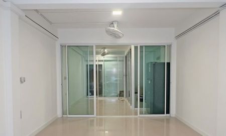 ให้เช่าอาคารพาณิชย์ / สำนักงาน - ให้เช่าอาคารพาณิชย์ / Home Office 5 ชั้น ซอยสุขุมวิท 95 เพียง 100 เมตรถึง BTS บางจาก ราคาถูก