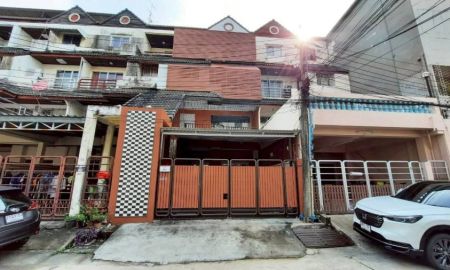 ขายทาวน์เฮาส์ - ขายทาวน์โฮม 4 ชั้น พร้อมผู้เช่า บ้านวราธร พัฒนาการ 44 สวนหลวง เนื้อที่ 31.5 ตารางวา 5 ห้องนอน แขวงสวนหลวง เขตสวนหลวง กรุงเทพมหานคร