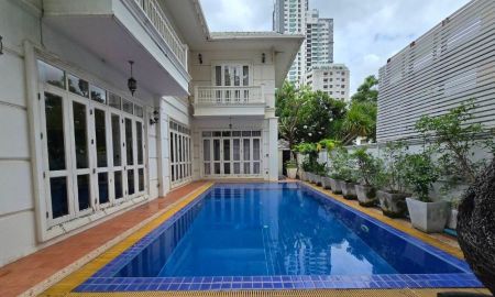 ขายบ้าน - ขายบ้านเดี่ยว 2 ชั้น พร้อมที่ดิน ขนาด 133.7 ตรว. สุขุมวิท 33 ตรงข้ามห้างเอ็มสเฟียร์ ใจกลางสุขุมวิท ใกล้ BTS พร้อมพงษ์ และ EmDistrict