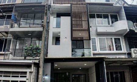 ขายทาวน์เฮาส์ - ขายทาวน์โฮมย่านสุขุมวิท65 รีโนเวทใหม่ ใจกลางสุขุมวิท แขวงพระโขนงเหนือ เขตวัฒนา กรุงเทพฯ พร้อมอยู่ หรือปล่อยเช่า