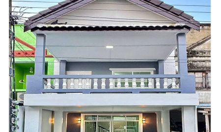 ขายทาวน์เฮาส์ - ขายทาวน์เฮ้าส์ 16 ตร.ว หมู่บ้านอัมพรไพศาล ซ.สุขาประชาสรรค์ 3 แต่งใหม่พร้อมอยู่ ต่อรองราคาได้