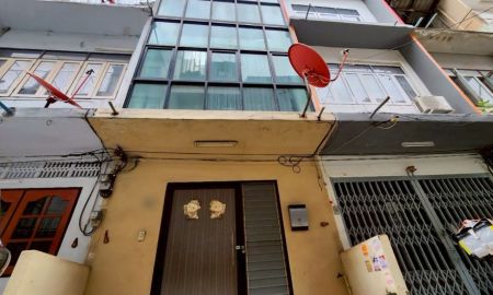 ขายทาวน์เฮาส์ - ขายด่วน ทาวน์โฮม 3 ชั้น 10 ตรว. ซ.เพชรเกษม 2 แขวงวัดท่าพระ เขตบางกอกใหญ่