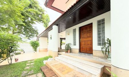 ให้เช่าบ้าน - บ้านเดี่ยว 2 หลัง 2 ชั้น พร้อมพื้นที่ใช้สอยขนาดใหญ่ ใจกลางศรีนครินทร์