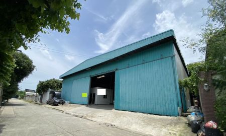 ให้เช่าโรงงาน / โกดัง - ให้เช่าโกดังพร้อมสำนักงาน ซอยลาดพร้าว 90 ขนาด 640 ตารางเมตร ทำเลดี เดินทางสะดวก มีรถไฟฟ้าผ่านหน้าปากซอย ใกล้เลียบด่วนรามอินทรา ใกล้ทาวน์อินทาวน์