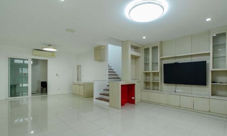 ขายทาวน์เฮาส์ - ขายทาวน์โฮม 3 ชั้น ม.Urban Sathorn ริม ถ.ราชพฤกษ์ ใกล้รถไฟฟ้า BTS MRT สถานีบางหว้า
