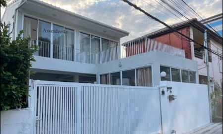 ให้เช่าอาคารพาณิชย์ / สำนักงาน - ให้เช่าโฮมออฟฟิศ 3.5 ชั้น ย่านรัชดา พื้นที่ใช้สอย 300 ตร.ม. ซอยรัชดา32 ใกล้MRTลาดพร้าว