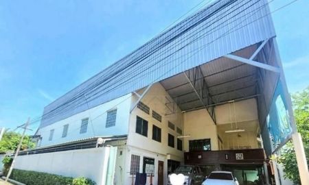 ให้เช่าโรงงาน / โกดัง - ให้เช่าโกดังพร้อมออฟฟิศ1,176 ตร.ม. ย่านนาคนิวาส ลาดพร้าว71โชคชัย4