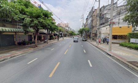 ขายที่ดิน - ขายที่ดินพร้อมสิ่งปลูกสร้าง ติดถนนจันทน์ ใกล้ทางด่วน !