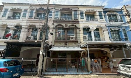 ขายทาวน์เฮาส์ - ขายทาวน์โฮม 3 ชั้นเล่นระดับ พื้นที่ 21.2 ตรว 3นอน 4น้ำ บ้านกลางเมือง โชคชัย 4 เฟอร์นิเจอร์ built-in