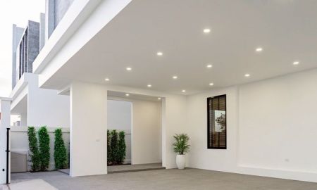 ขายบ้าน - ขายบ้านเดี่ยวสร้างใหม่ พร้อมลงทุน สไตล์พูลวิลล่าหรู โครงการThamber Pool Villa บางละมุง ชลบุรี.