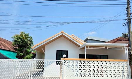 ขายทาวน์เฮาส์ - หมู่บ้านธราดลบุรี ซ.2 (บ้านแฝด) ต.ลำผักกูด อ.ธัญบุรี จ.ปทุมธานี