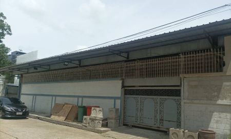 ให้เช่าโรงงาน / โกดัง - ให้เช่าโกดังพร้อมสำนักงาน ย่านพัฒนาการ มีที่พักพนักงาน บนที่ดิน 200 ตร.ว. พื้นที่ใช้สอยรวม 1,000 ตร.ม.