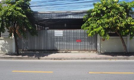 ให้เช่าที่ดิน - ให้เช่าที่ดินทรงสี่เหลี่ยมผืนผ้าเนื้อที่ประมาณ53ตร.วา ทำเลทอง ใกล้โรงงานไทยวาโก้ มีโครงสังกะสีเป็นโรงเรือนพร้อมประตูสังกะสี พื้นโบกปูนเรียบ