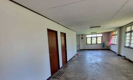 ขายที่ดิน - ขายที่ดินเปล่า พร้อมที่พักอาศัย2ชั้น รวมพื้นที่กว่า 4-2-75.2 ไร่ หน้ากว้าง ห่างจากถนนหลัก1กม. เป็นพื้นที่สีเขียวทำเกษตรกรรมได้