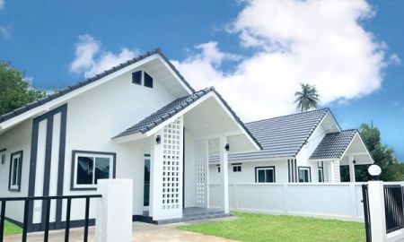 ขายบ้าน - ขายบ้านใหม่ บ้านเดี่ยว โครงการวิจิตรโฮม บ้านท่าตะเภา ซอยวัดสุวรรณมงคล ต.หนองเสม็ด อ.เมือง จ.ตราด เพียง 1.89 ล้านบาท (ลดจาก 2.19 ล้านบาท)