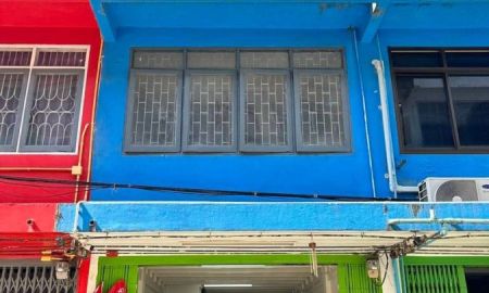 ขายอาคารพาณิชย์ / สำนักงาน - อาคารพาณิชย์ 3 ชั้น ใจกลาง สาทร ทำเลดีมาก ใกล้ทางด่วน - BTS - แหล่งชุมชน พิเศษ! เหลือเพียง 3.3 ล้านบาท เท่านั้น