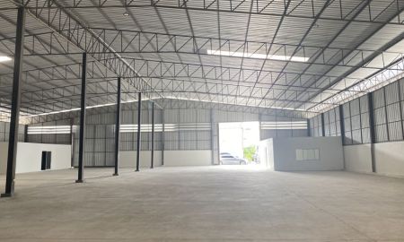 ให้เช่าโรงงาน / โกดัง - โกดังบางนา โกดังคอนเทนเนอร์เข้าได้ ให้เช่าโกดังพร้อมออฟฟิศ พื้นที่ 2,200 ตร.ม.ย่านบางนา กม.5 คอนเทนเนอร์40เข้าได้