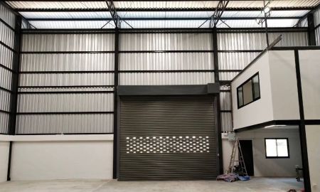 ให้เช่าโรงงาน / โกดัง - ให้เช่าโกดังโกดังเก็บสินค้าลาดกระบัง เนื้อที่ใช้สอย 300 ตร.ม.ค่าเช่าราคา 50,000 บาทต่อเดือน สัญญา 3 ปี