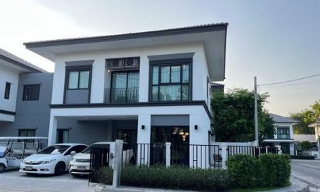 ให้เช่าบ้าน - ให้เช่า] หมู่บ้าน ลุมพินี ทาวน์เพลส สุขุมวิท - ศรีนครินทร์ / 4 ห้องนอน 3 ห้องน้ำ / 40 ตรว. 185 ตรม. **65,000**