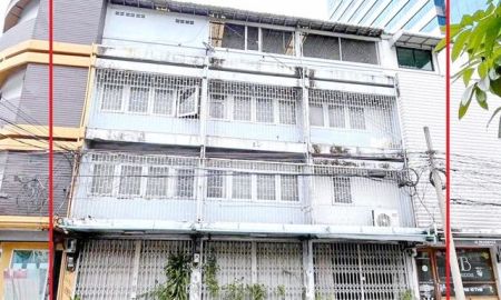 ให้เช่าอพาร์ทเม้นท์ / โรงแรม - สุขุมวิท38-48 ทองหล่อ BTSเอกมัย 349ม. 7-Eleven130ม. ให้เช่าอาคาร 3คูหา 4ชั้น Hostel 18ห้อง 802ตรม. รพ. สมิติเวช สุขุมวิท 600 ม.