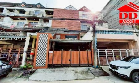 ขายทาวน์เฮาส์ - ขายทาวน์เฮ้าส์ 4 ชั้น หมู่บ้านวราธรวิลล์ พัฒนาการ 44 เพียง 3 กิโลเมตรจาก ทองหล่อ ใกล้โลตัสพัฒนาการ