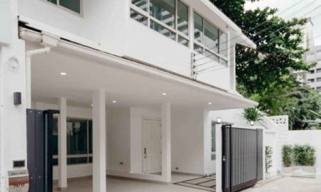 ขายทาวน์เฮาส์ - ขาย! Townhome 3 ชั้น ใจกลางสุขุมวิท 15 ทำเลทอง ใกล้ BTS อโศก & MRT เพชรบุรี เพียง 1 นาที ถึงโรงเรียนนานาชาติ NIST 5 นาที ถึง BTS อโศก