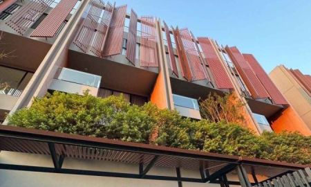 ขายทาวน์เฮาส์ - ขาย Townhome 4 ชั้นครึ่ง หมู่บ้าน The Parklane สุขุมวิท 105