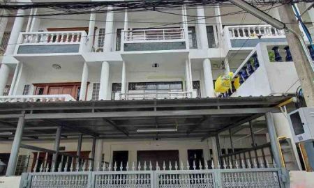 ให้เช่าทาวน์เฮาส์ - ให้เช่าทาวน์โฮม 3ชั้น ซอยบรมราชชนนี4 ตรงข้ามCentral Pinklao