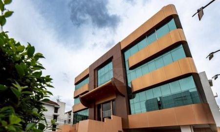 ให้เช่าอาคารพาณิชย์ / สำนักงาน - เช่า อาคาร ตกแต่งใหม่ หลังใหญ่ ทาวน์อินทาวน์ ติดเลียบด่วน เดินทางสะดวก