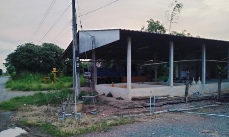 ขายโรงงาน / โกดัง - ขายสิ่งปลูกสร้างพร้อมที่ดิน 278 ตารางวา ติดถนนชุมชน ขายยกแปลง 830,000 บาท