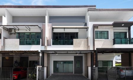 ขายทาวน์เฮาส์ - ทาวน์โฮม 2 ชั้น รีโนเวทใหม่ ลิฟวิ่ง เรสซิเดนซ์ รังสิต-ราชพฤกษ์ หน้าบ้านไม่ชนใคร ใกล้ฟิวเจอร์ฯ