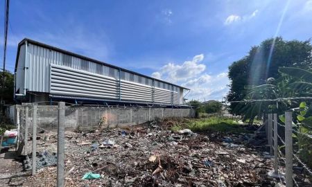 ขายที่ดิน - ขายถูกที่ดินสี่เหลี่ยมผืนผ้า อยู่ซอยศรีด่าน 3/3 ห่างจากถนนศรีนครินทร์ ประมาณ 250 เมตร เนื้อที่ 99 ตรว. แหล่งชุมชน ใกล้รถไฟฟ้าสายสีเหลือง สถานีศรีด่าน