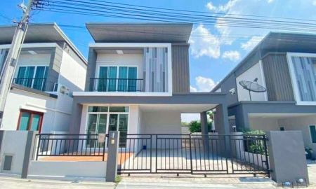 ขายบ้าน - ขายบ้านแฝด หมู่บ้านทริโอ ทาวน์ อัสสัมชัญ - ศรีราชา พร้อมเฟอร์นิเจอร์