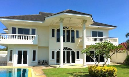 ขายบ้าน - ขายบ้านหรู พร้อมสระว่ายน้ำ โซนบางเสร่ ฝั่งทะเล สัตหีบ ชลบุรี