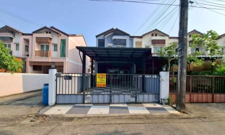 ขายทาวน์เฮาส์ - ขายบ้าน 2 ชั้น หมู่บ้านวรารักษ์ หลังริม รังสิตคลอง 3