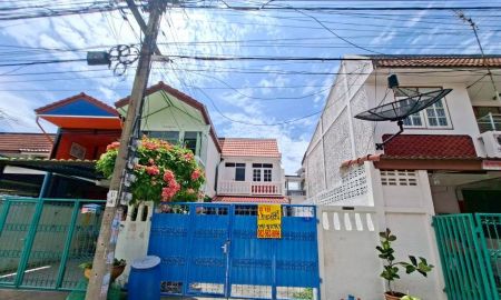 ขายทาวน์เฮาส์ - ขายบ้าน 2 ชั้น หลังมุม หมู่บ้านธนพัฒนา ซอยนนทบุรี8 แยก2 ถนนนนทบุรี1