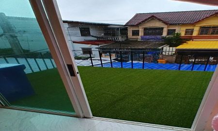 ขายทาวน์เฮาส์ - ความสุขยามเช้ากับกาแฟที่ระเบียงบ้านกว้างๆ บนทำเลสุดดี เดินไปขึ้BTSได้เลยไม่ต้องนั่งรถเมที่สถานีบางรักใหญ่ถนนรัตนาธิเบศ