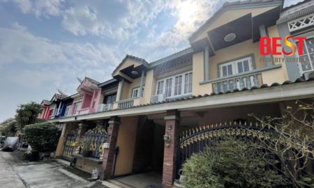 ขายทาวน์เฮาส์ - ขายทาวน์เฮ้าส์ 3 ห้องนอน ขนาด 20 ตร.วา หมู่บ้านวรารักษ์ เขตคลองสามวา ใกล้สวนสยาม-แฟชั่นไอส์แลนด์