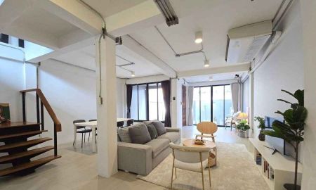 ขายทาวน์เฮาส์ - MODERN LOFT TOWNHOME เอกมัย 22 ทำเล : เอกมัย 22 (เชื่อมต่อปรีดีพนมยงค์ 41 / สุขุมวิท)