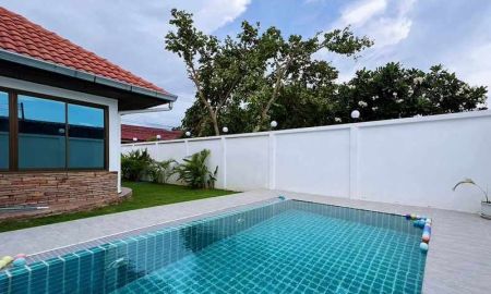 ขายบ้าน - ขาย Pool Villa หมู่บ้าน Royal View Village เดินทางไปหาดจอมเทียนเพียงแค่ 10 นาที (3.8 กิโลเท่านั้น)