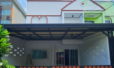 ขายบ้าน - ขาย ทาวน์เฮ้าส์ 2ชั้น 4ห้องนอน ย่านลาดกระบัง มบ.ยุคลรัตน์ ถ.หลวงแพ่ง ลาดกระบัง เจ้าคุณทหาร รีโนเวทใหม่ พร้อมอยู่