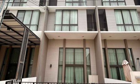 ขายทาวน์เฮาส์ - ทาวน์โฮม 3.5 ชั้น PATIO พัฒนาการ32 พระราม 9
