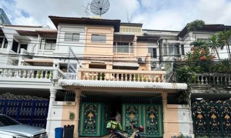 ขายทาวน์เฮาส์ - ทาวน์โฮม 4 ชั้น ใจกลางพระราม 3 หมู่บ้านศรีกรุง ติดถนนใหญ่